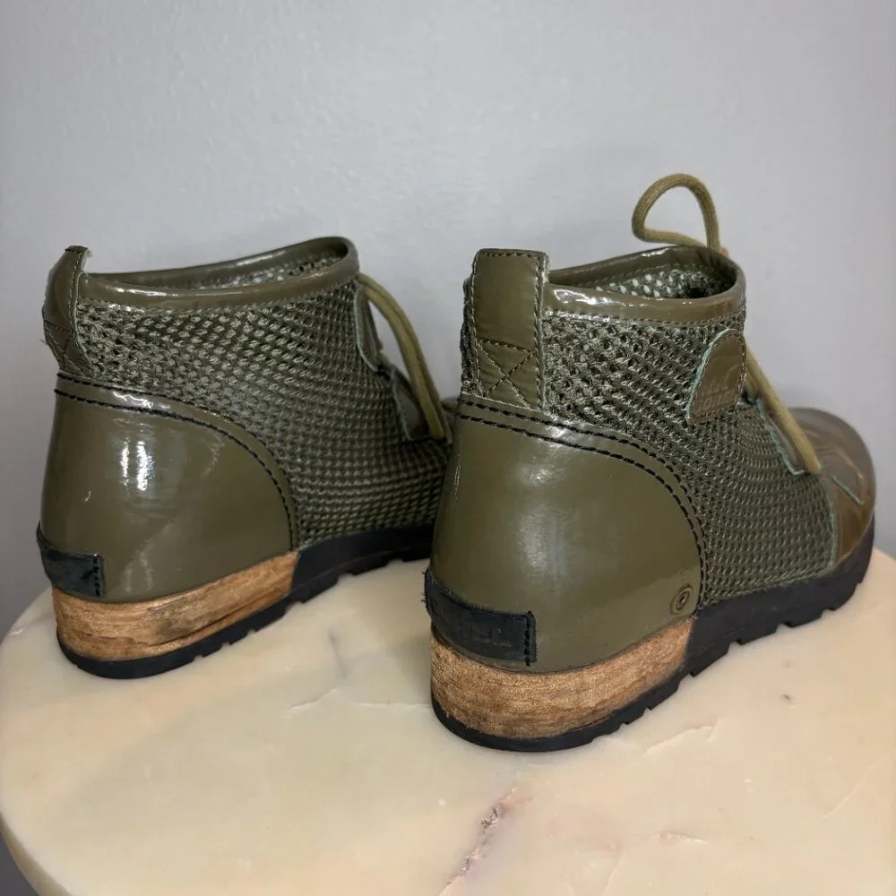 Sorel Major Lace Mesh Boot size 9 Army Green